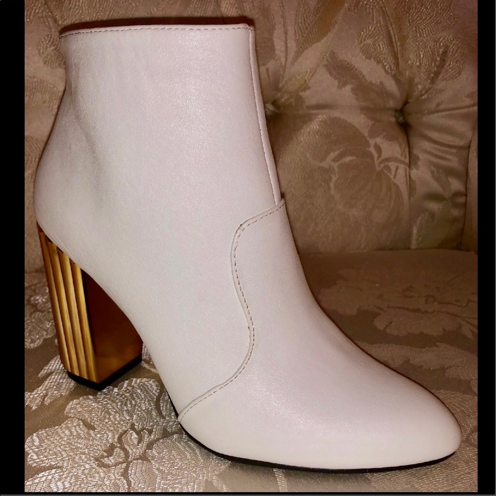 WHITE METALLIC BLOCK HEEL BOOTIE - Picture 3 of 7